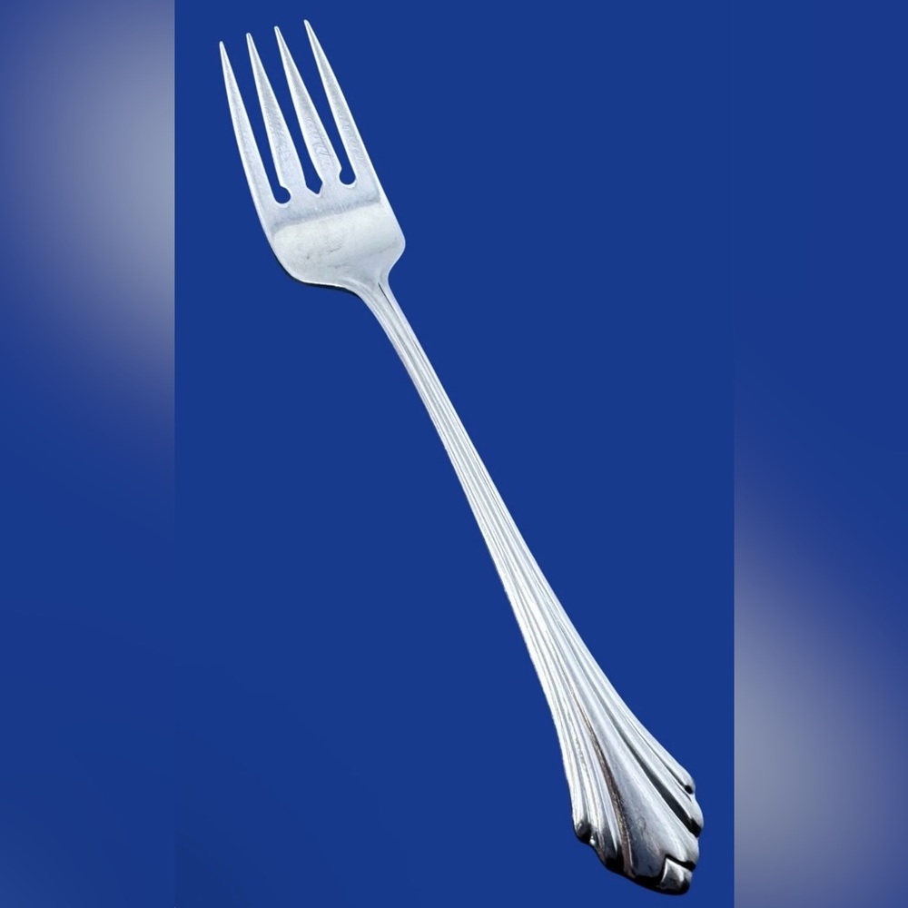 Oneida Bancroft Stainless Steel Silver Salad Fork - Classic Fluted Handle